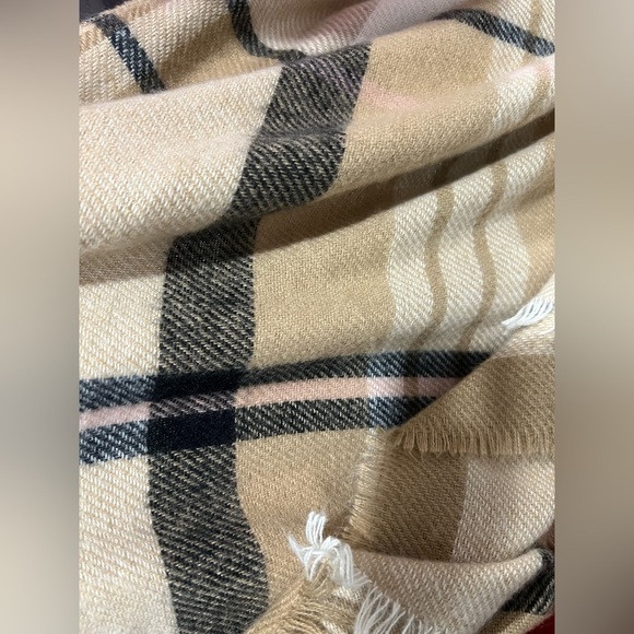 Old Navy plaid shawl tan pink brown white black women’s - Picture 3 of 6